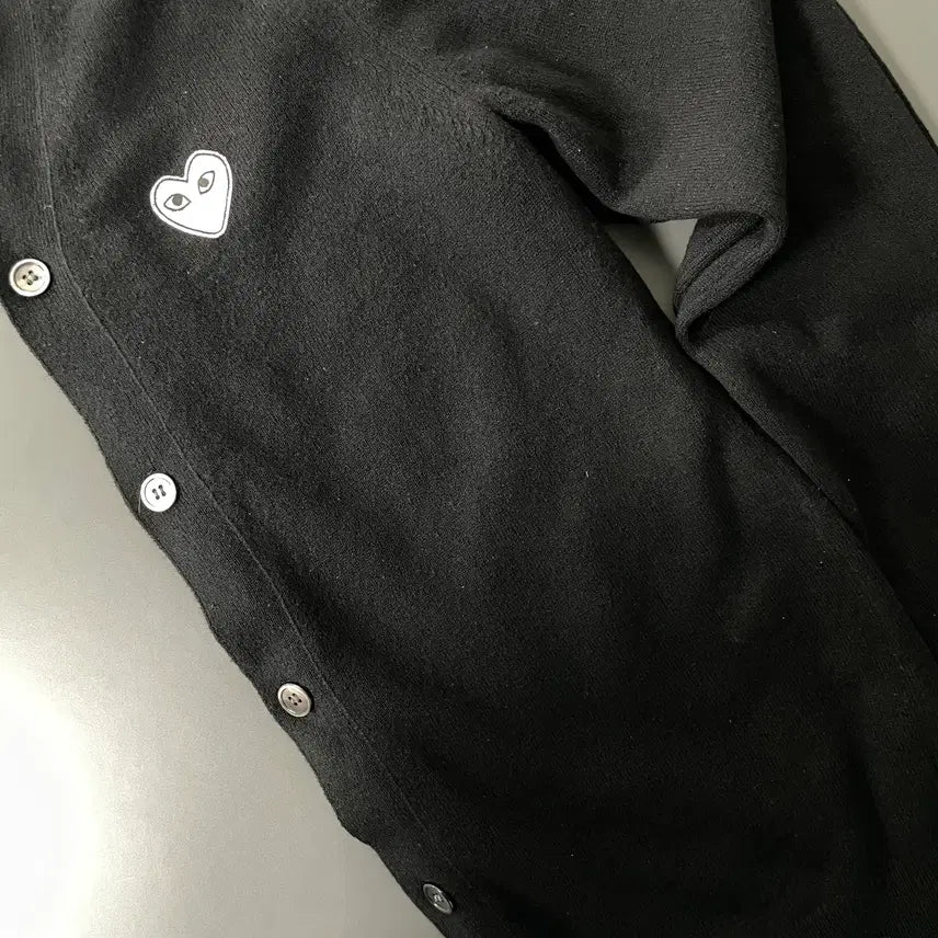[BUNJANG] Comme des Garcons White Emblem Wool Cardigan / [L] 꼼데가르송 화이트 와펜 자수로고 울 가디건