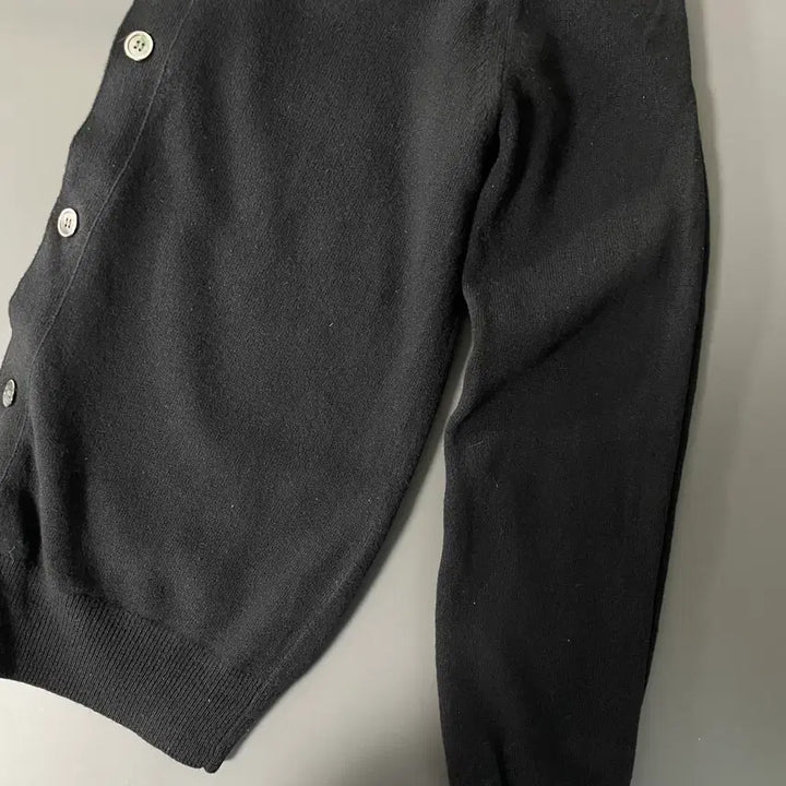 [BUNJANG] Comme des Garcons White Emblem Wool Cardigan / [L] 꼼데가르송 화이트 와펜 자수로고 울 가디건