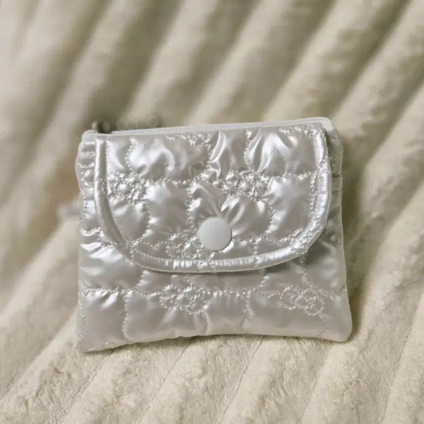 [BUNJANG] Kitty Quilted Two-Way Coin Purse / 키티 누빔 똑딱이 동전 지갑 핑크/아이보리 투웨이지갑