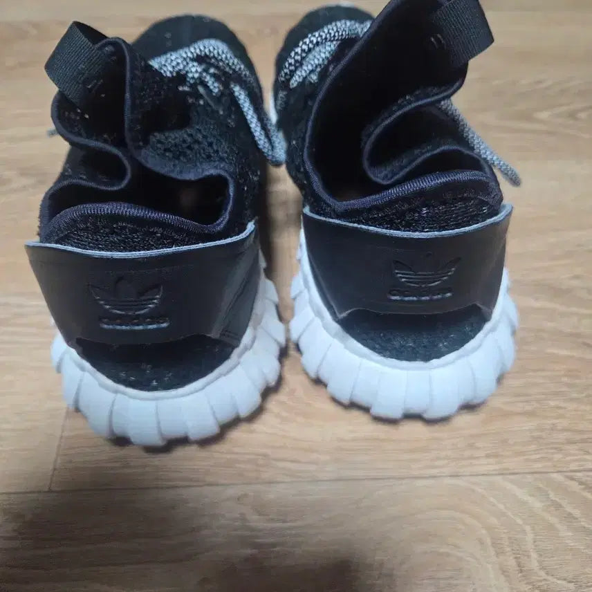 [SOLD OUT] 아디다스 펌퓨리티 범고래 (270)