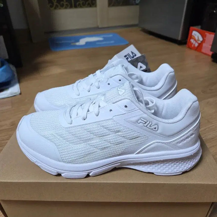 [BUNJANG] FILA Lightweight Walking Shoes - White / 새상품)휠라 경량워킹화50.55.65