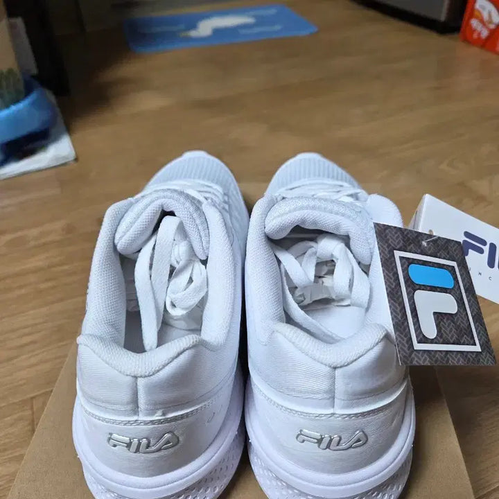 [BUNJANG] FILA Lightweight Walking Shoes - White / 새상품)휠라 경량워킹화50.55.65