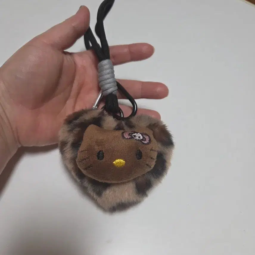 [BUNJANG] Hello Kitty Leopard Fur Keyring Strap / 헬로키티 레오파드 퍼 키링 스트랩