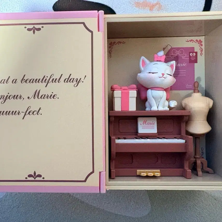 [BUNJANG] Popmart Disney 100th Anniversary Marie Figure / 팝마트 디즈니 100주년 기념 클래식 동화북 시리즈 마리 피규어