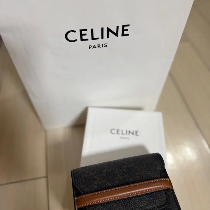 [BUNJANG] Celine Triomphe Card Wallet Brown / 셀린느 트리옹프 카드지갑 브라운