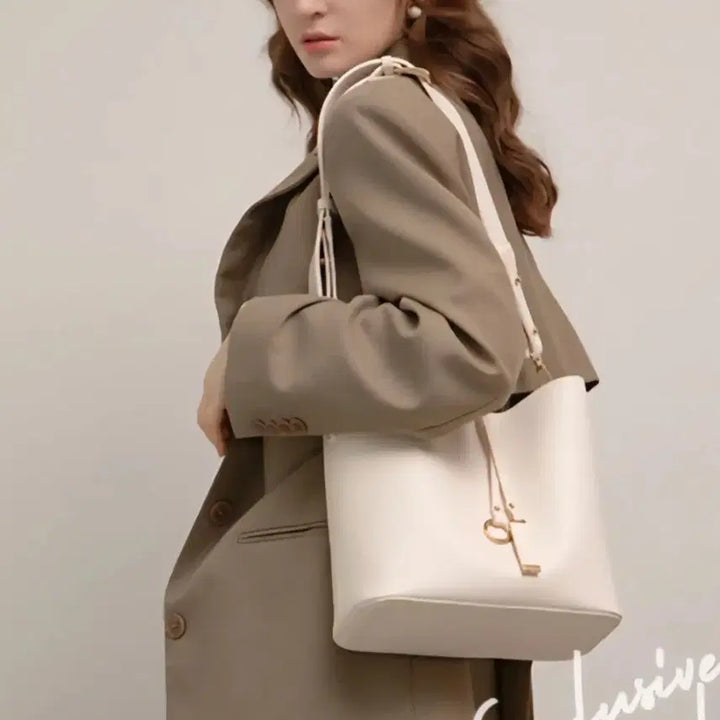 [BUNJANG] Back to Basics Manos Bucket Bag with Pouch / 마노스 버킷백 - 파우치 포함