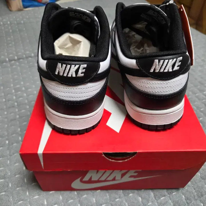 [BUNJANG] Nike Dunk Low Retro Panda (Size 305mm) / 나이키 덩크로우 레트로 범고래 305mm (새상품)