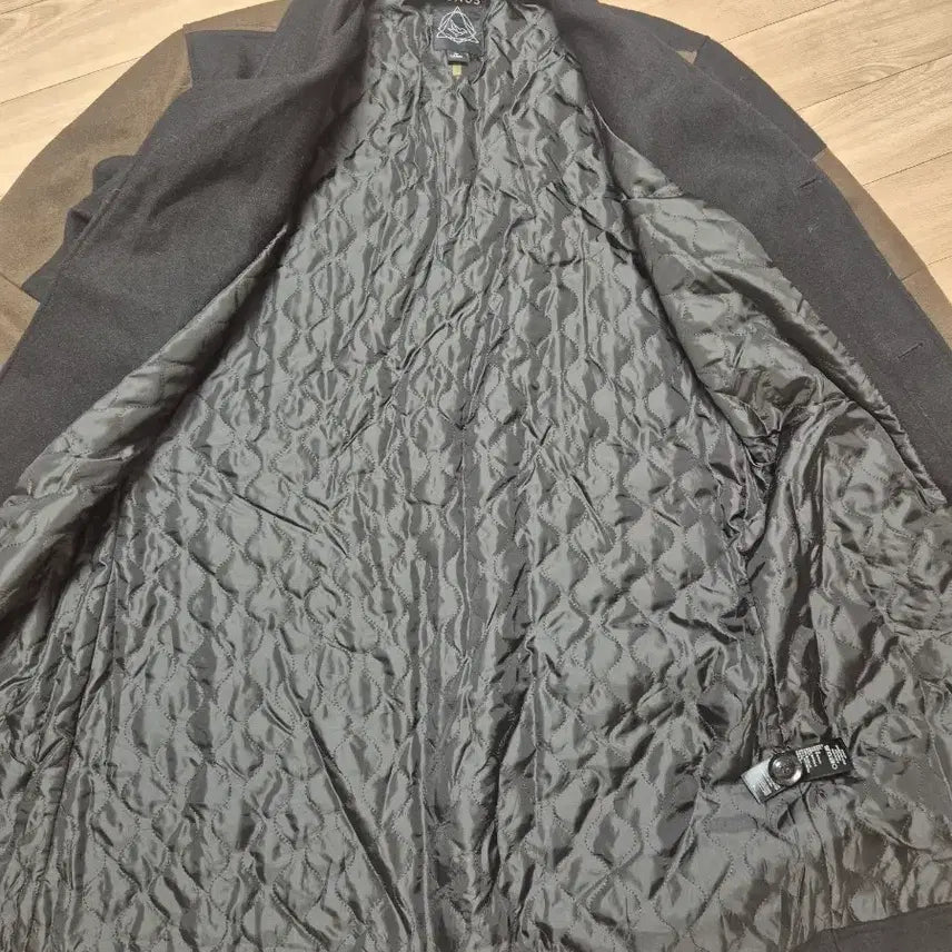 [BUNJANG] KONUS Color Block Coat L / KONUS 블랙/카키 배색 코트 L / 폴로 랄프로렌 버버리 파타고니아