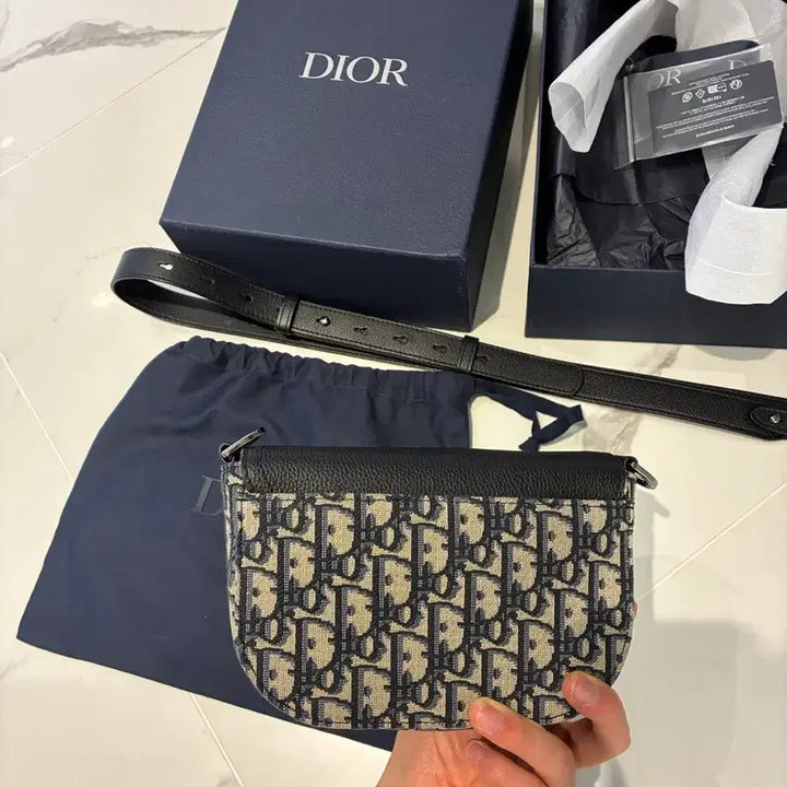 [BUNJANG] Dior Oblique Saddle Flap Crossbody Bag / 디올 오블리크 새들 플랩 크로스백