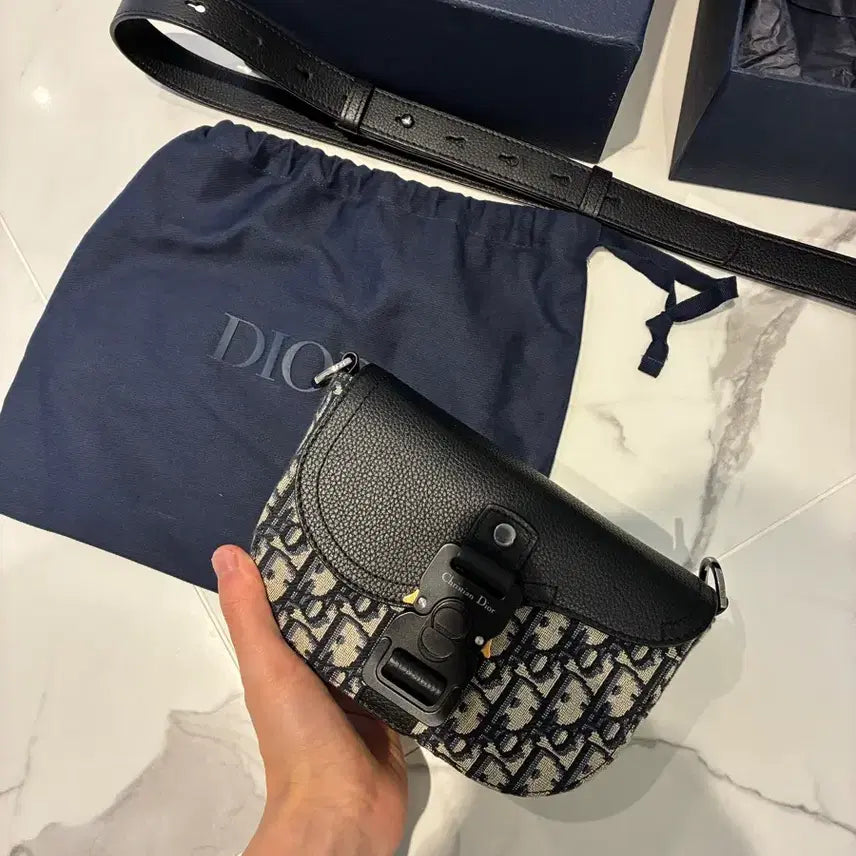 [BUNJANG] Dior Oblique Saddle Flap Crossbody Bag / 디올 오블리크 새들 플랩 크로스백