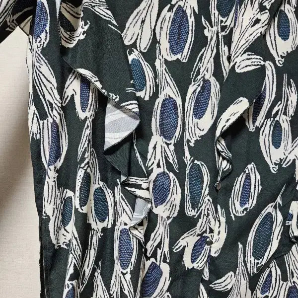 [BUNJANG] LATT Pattern Ruffle Blouse (Size 55) / 한섬 래트바이티 LATT 패턴 러플 블라우스 55사이즈