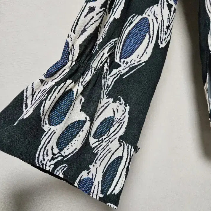 [BUNJANG] LATT Pattern Ruffle Blouse (Size 55) / 한섬 래트바이티 LATT 패턴 러플 블라우스 55사이즈