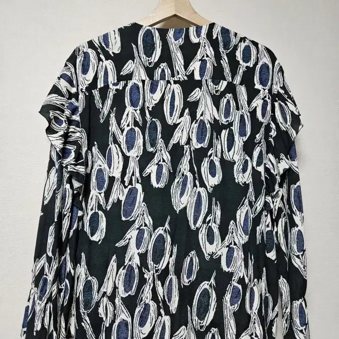 [BUNJANG] LATT Pattern Ruffle Blouse (Size 55) / 한섬 래트바이티 LATT 패턴 러플 블라우스 55사이즈