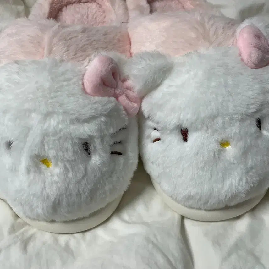 [BUNJANG] Hello Kitty Slippers Pink/White / 헬로키티 털 슬리퍼 핑크/화이트