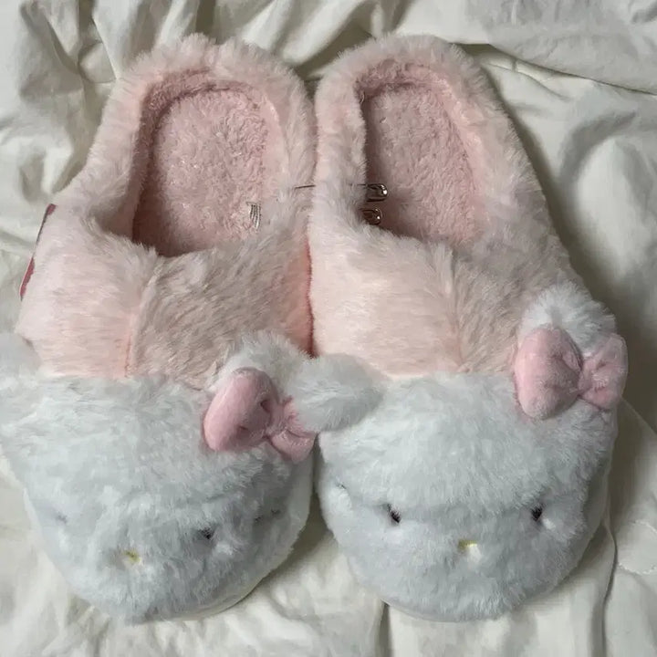 [BUNJANG] Hello Kitty Slippers Pink/White / 헬로키티 털 슬리퍼 핑크/화이트