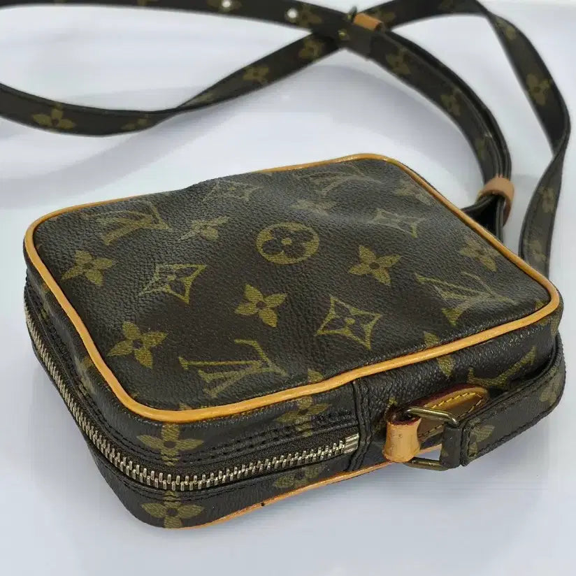 [BUNJANG] Louis Vuitton Mini Danube Crossbody Bag / 루이비통 미니 다뉴브 크로스백