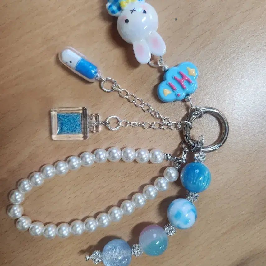 [BUNJANG] Miffy Handmade Pearl Bead Keyring / 미피 피규어 진주 비즈 키링(핸드메이드)