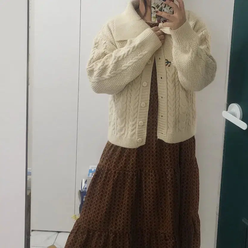 [BUNJANG] Ivory Floral Embroidered Knit Cardigan / 아이보리 꽃자수 빅카라 니트가디건