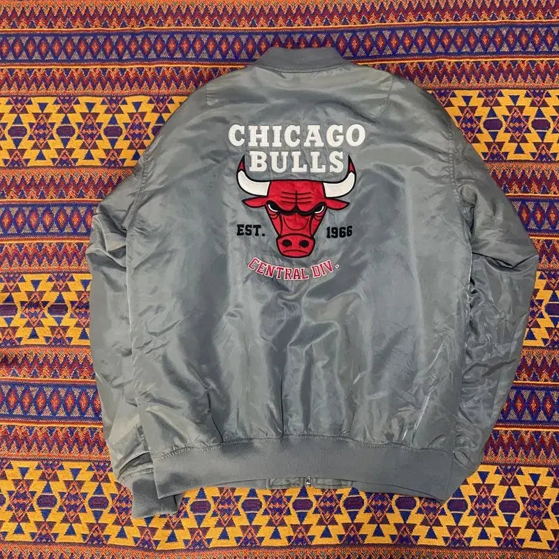 [BUNJANG] NBA Chicago Bulls Bomber Jacket / [100] NBA 시카고불스 항공점퍼