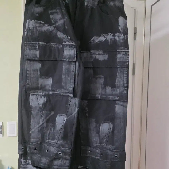 [BUNJANG] CIVISION Black Painting Cargo Pants / CIVISION 블랙 페인팅 카고 바지