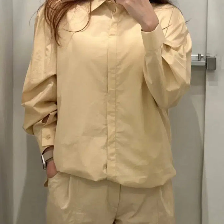 [BUNJANG] AMOMENTO Oversized Hidden Button Shirt (Butter Yellow) / 아모멘토 여성 히든 버튼 클로징 오버사이즈 셔츠 (버터옐로우 색상)