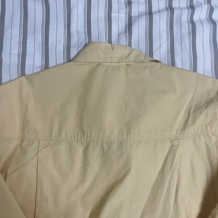 [BUNJANG] AMOMENTO Oversized Hidden Button Shirt (Butter Yellow) / 아모멘토 여성 히든 버튼 클로징 오버사이즈 셔츠 (버터옐로우 색상)