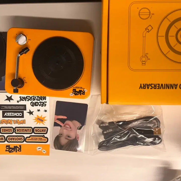 [BUNJANG] RIIZE 2nd Anniversary Bluetooth Turntable Speaker / 라이즈 2주년 턴테이블 블루투스 스피커