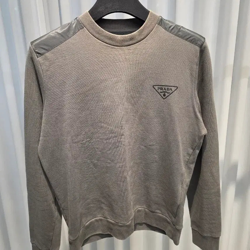 [BUNJANG] Prada Nylon Triangle Logo Sweatshirt / (M) 프라다 삼각로고 나일론 맨투맨