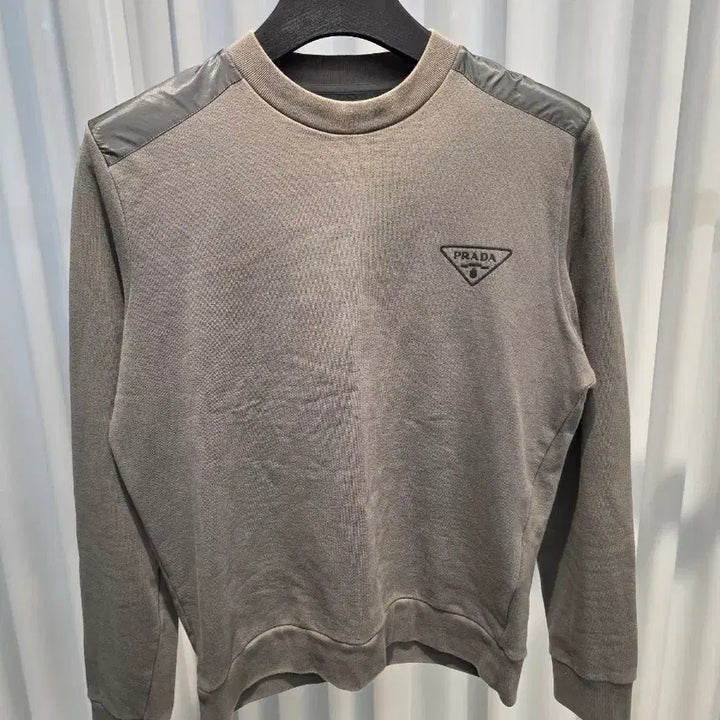 [BUNJANG] Prada Nylon Triangle Logo Sweatshirt / (M) 프라다 삼각로고 나일론 맨투맨