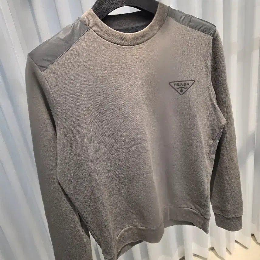 [BUNJANG] Prada Nylon Triangle Logo Sweatshirt / (M) 프라다 삼각로고 나일론 맨투맨