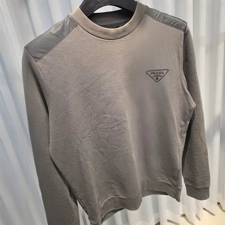 [BUNJANG] Prada Nylon Triangle Logo Sweatshirt / (M) 프라다 삼각로고 나일론 맨투맨