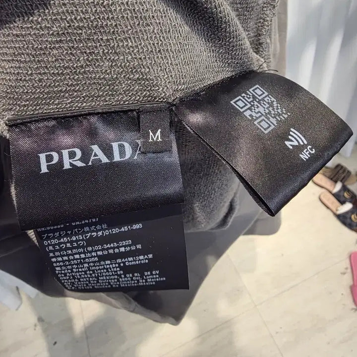 [BUNJANG] Prada Nylon Triangle Logo Sweatshirt / (M) 프라다 삼각로고 나일론 맨투맨