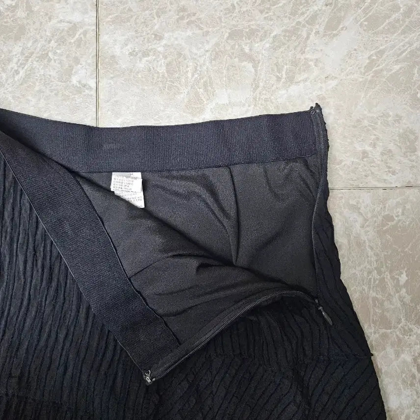 [BUNJANG] Black Pleated A-line Long Skirt / sjsj 블랙 플리츠 A라인 롱 스커트