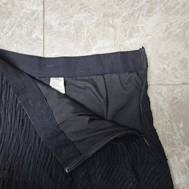 [BUNJANG] Black Pleated A-line Long Skirt / sjsj 블랙 플리츠 A라인 롱 스커트