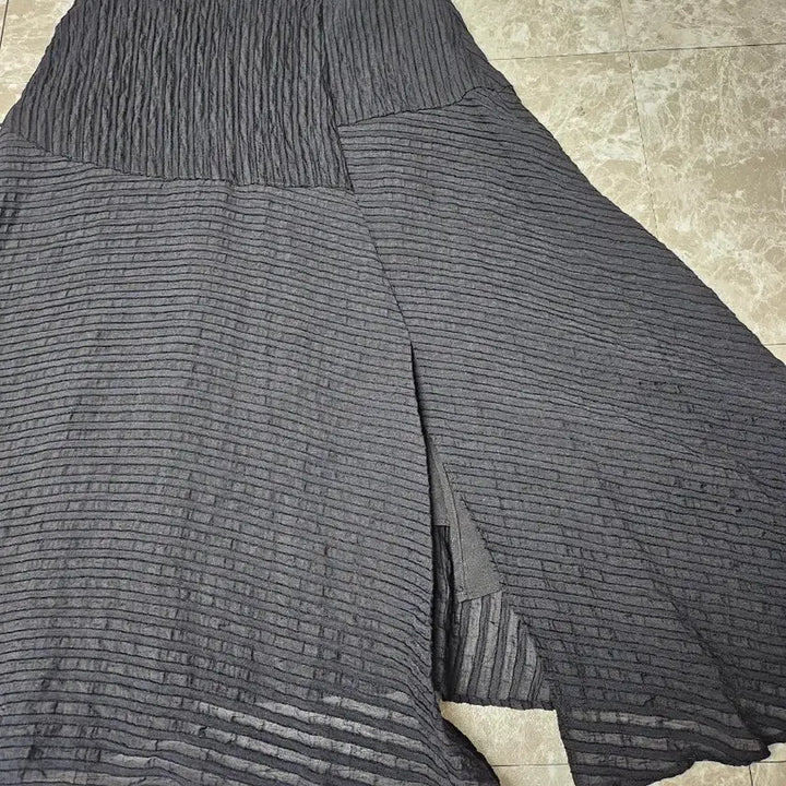[BUNJANG] Black Pleated A-line Long Skirt / sjsj 블랙 플리츠 A라인 롱 스커트