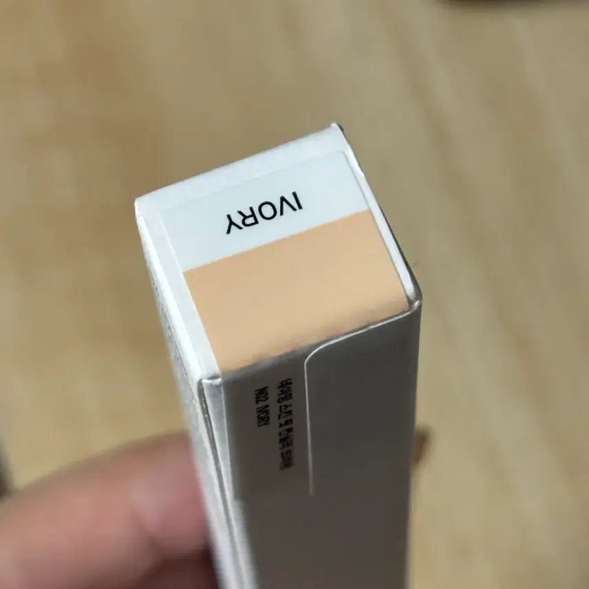 [BUNJANG] Naming Skin Fit Concealer Brush 2 Ivory / 네이밍 스킨 핏 컨실러 브러쉬 2 아이보리 새상품 미개봉