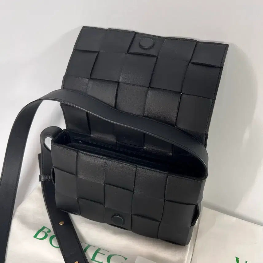 [SOLD OUT] [정가324만원] 보테가베네타 카세트 백 블랙 23x20