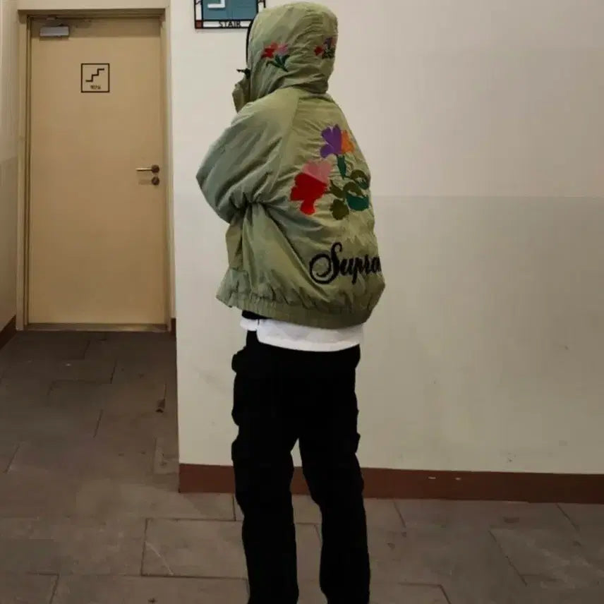 [BUNJANG] Supreme Needlepoint Hooded Jacket Olive M / 슈프림 니들포인트 후드 자켓 올리브 M