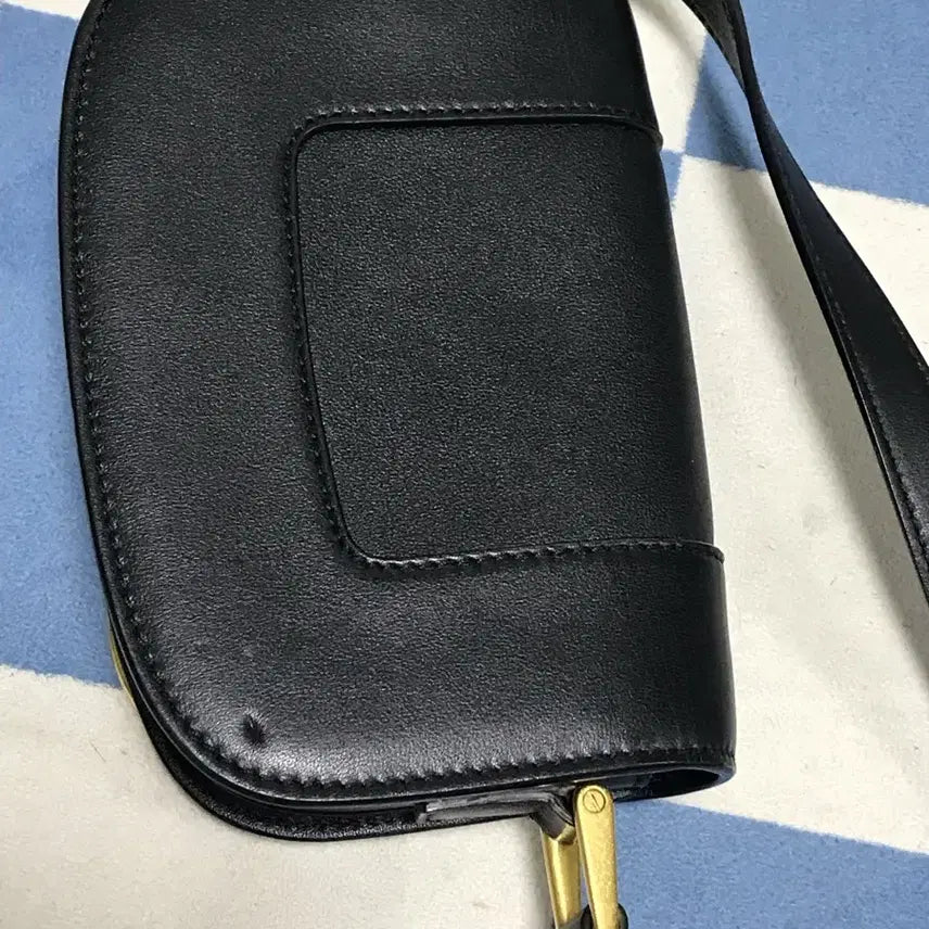[SOLD OUT] 정품 발렌티노 V로고 수퍼비 크로스백