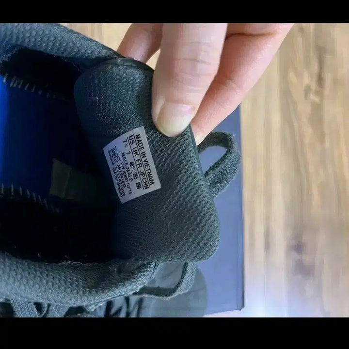 [BUNJANG] Adidas Pharrell Khaki Sneakers / 아디다스 퍼렐 카키 260