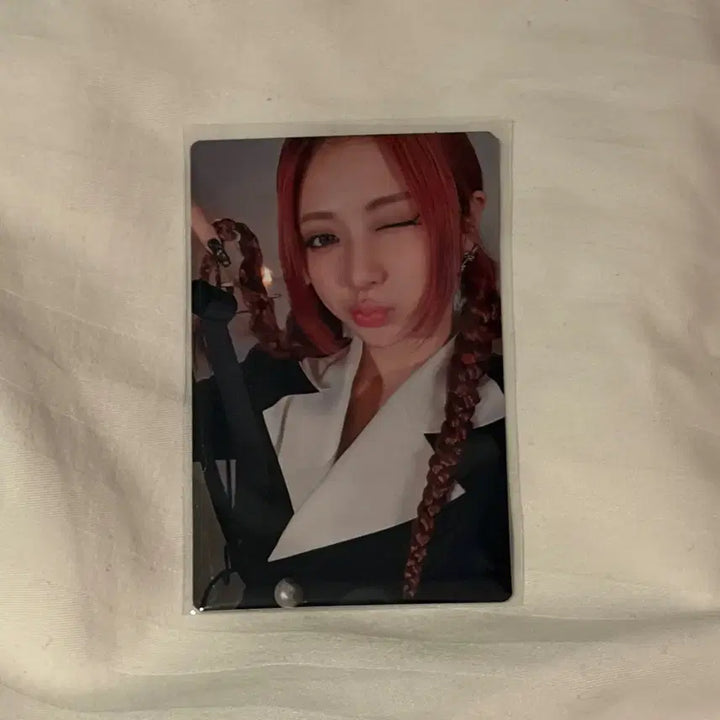 [BUNJANG] LE SSERAFIM Yunjin Sakura Chaewon Eunchae Japanese Album Crazy Photocard / 르세라핌 일본 앨범 크레이지 초회 한정반 포카 윤진 사쿠라 채원 은채