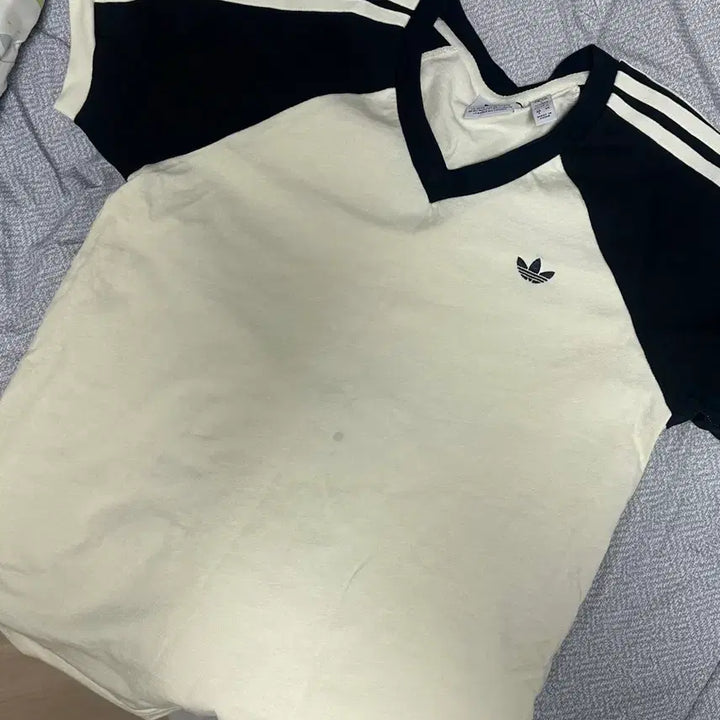 [BUNJANG] Adidas Tri-Stripe Short Sleeve T-shirt / 아디다스 삼선 반팔 티셔츠 블랙/아이보리