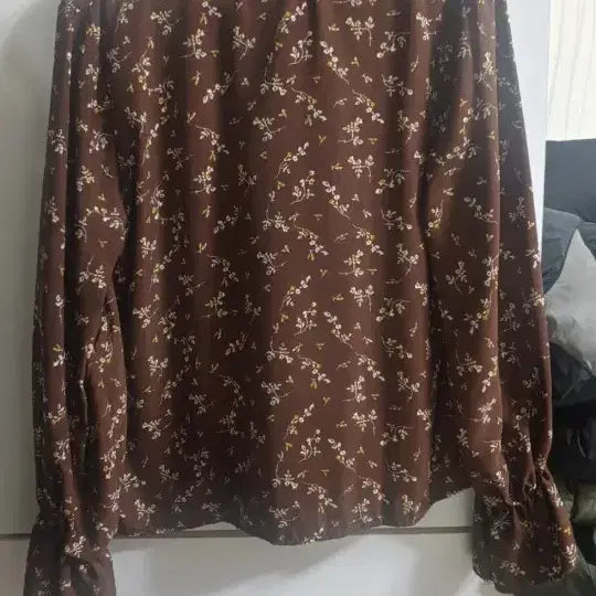 [BUNJANG] Ably Brown Floral Ribbon Blouse / [새상품] 에이블리 브라운 꽃무늬 리본 블라우스 F