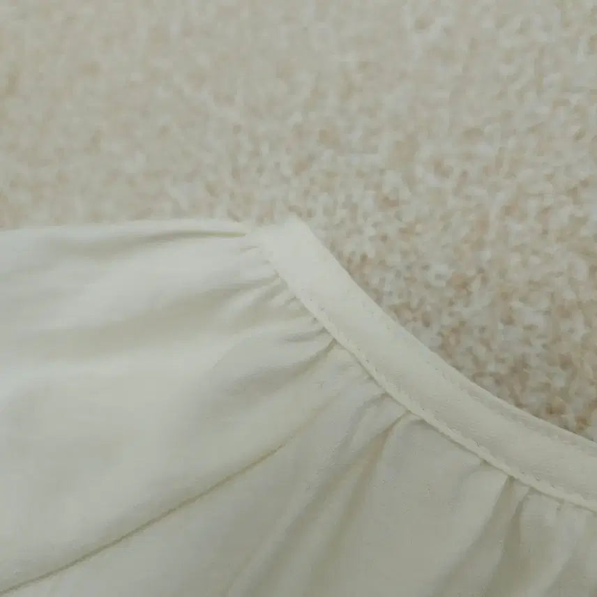 [BUNJANG] F Mood Beige Cotton Blouse / (F)무드베이지 여성 코튼 블라우스 긴팔 라운드넥 셔링 K5W3025
