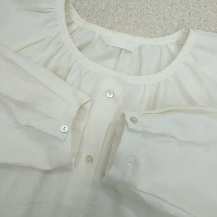 [BUNJANG] F Mood Beige Cotton Blouse / (F)무드베이지 여성 코튼 블라우스 긴팔 라운드넥 셔링 K5W3025