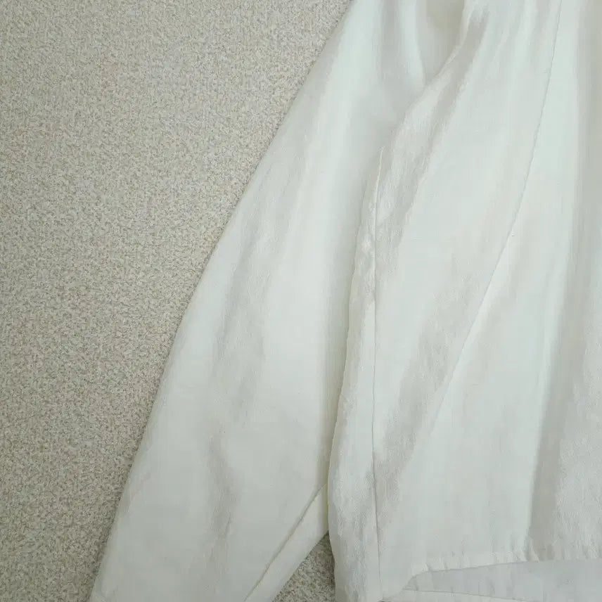 [BUNJANG] F Mood Beige Cotton Blouse / (F)무드베이지 여성 코튼 블라우스 긴팔 라운드넥 셔링 K5W3025