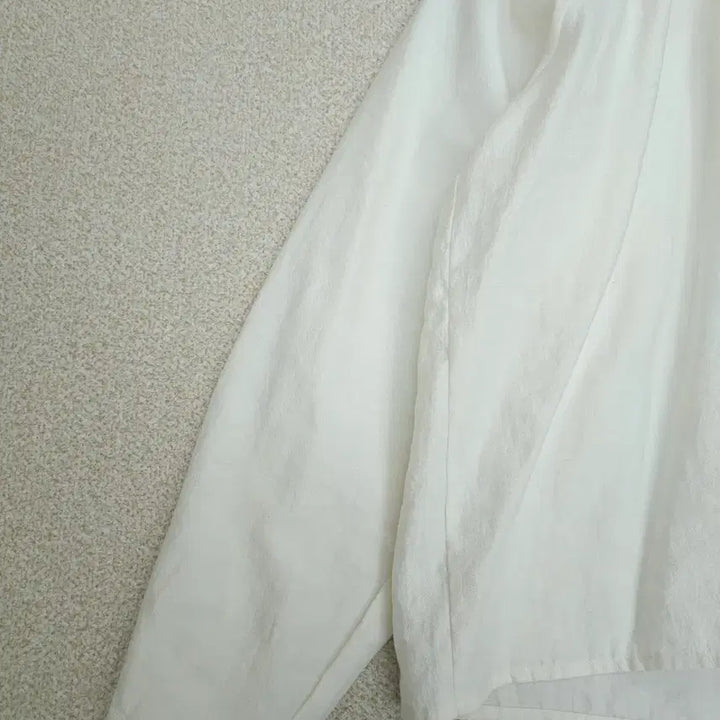 [BUNJANG] F Mood Beige Cotton Blouse / (F)무드베이지 여성 코튼 블라우스 긴팔 라운드넥 셔링 K5W3025