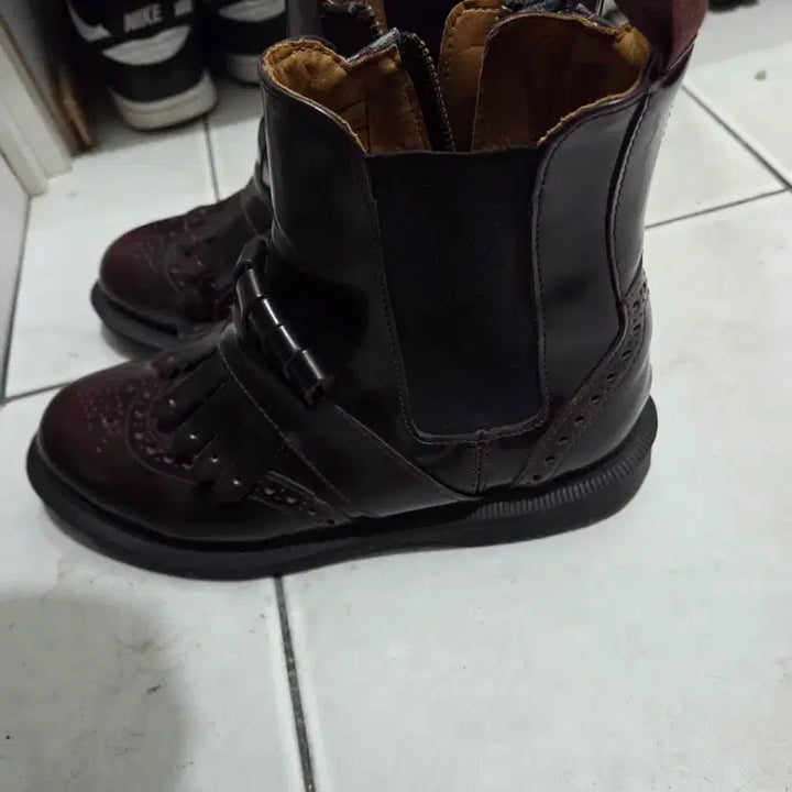 [BUNJANG] Dr. Martens Burgundy Tassel Chelsea Boots 230 / 닥터마틴 버건디 테슬 첼시 부츠 230