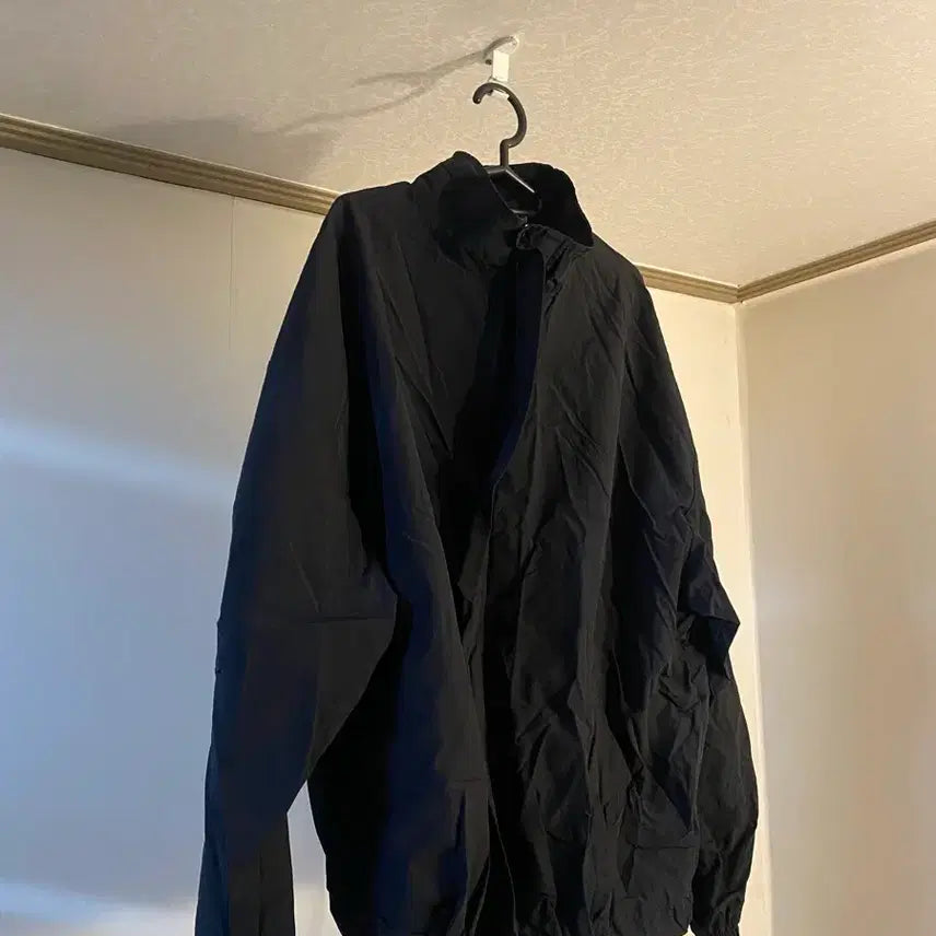 [BUNJANG] Black Windbreaker Jacket / 블랙 윈드브레이커 바람막이 자켓