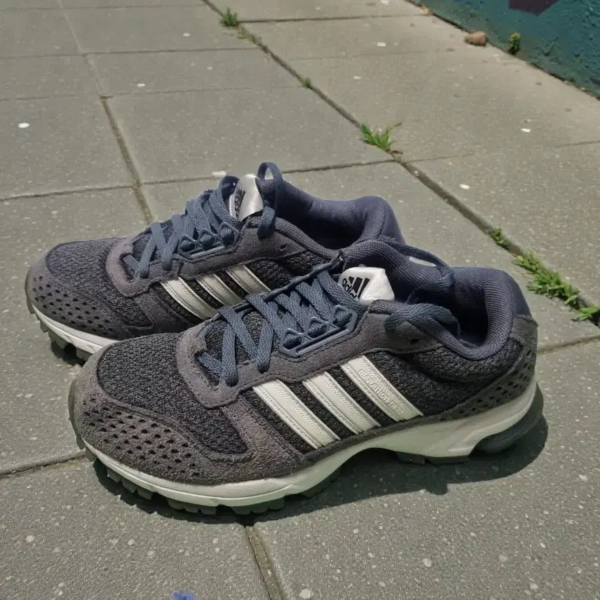 [BUNJANG] Adidas Gray Hiking Shoes 240 / 아디다스 회색 운동화 240